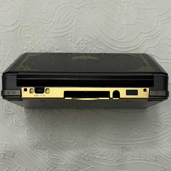 Legend of Zelda 25th Anniversary 3DS Console Black and Gold - Picture 9 of 9